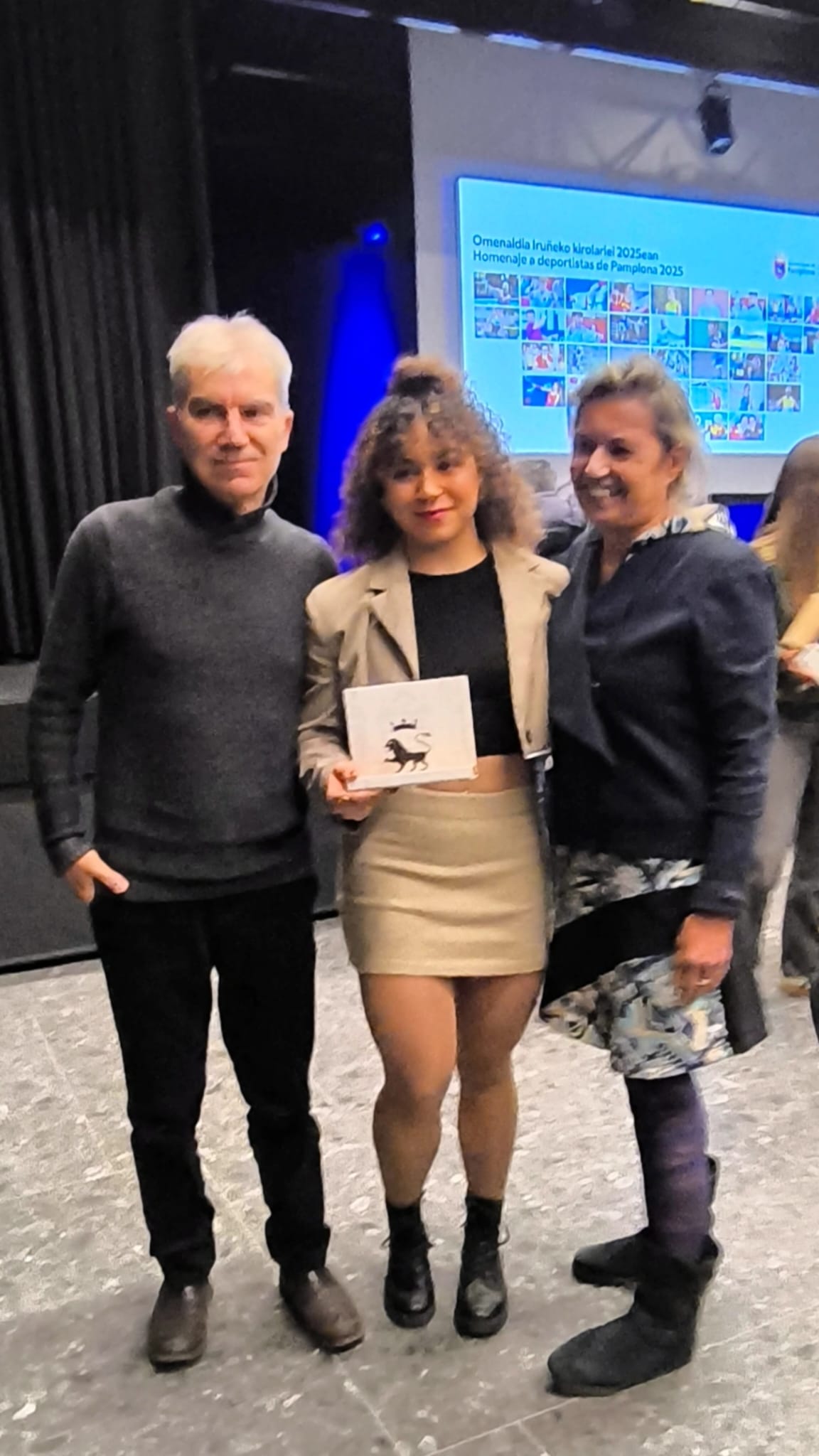 Laura Ch&aacute;fer, galardonada por el Ayuntamiento de Pamplona